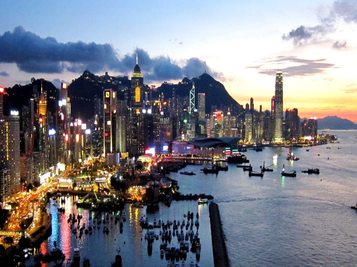 Hong_Kong_Island_Skyline_201108-scaled