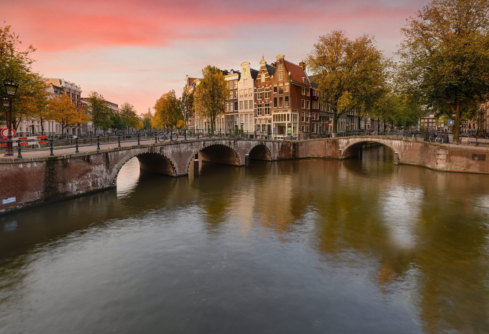 scenery-keizersgracht-canal-amsterdam-with-reflection-buildings-green-trees