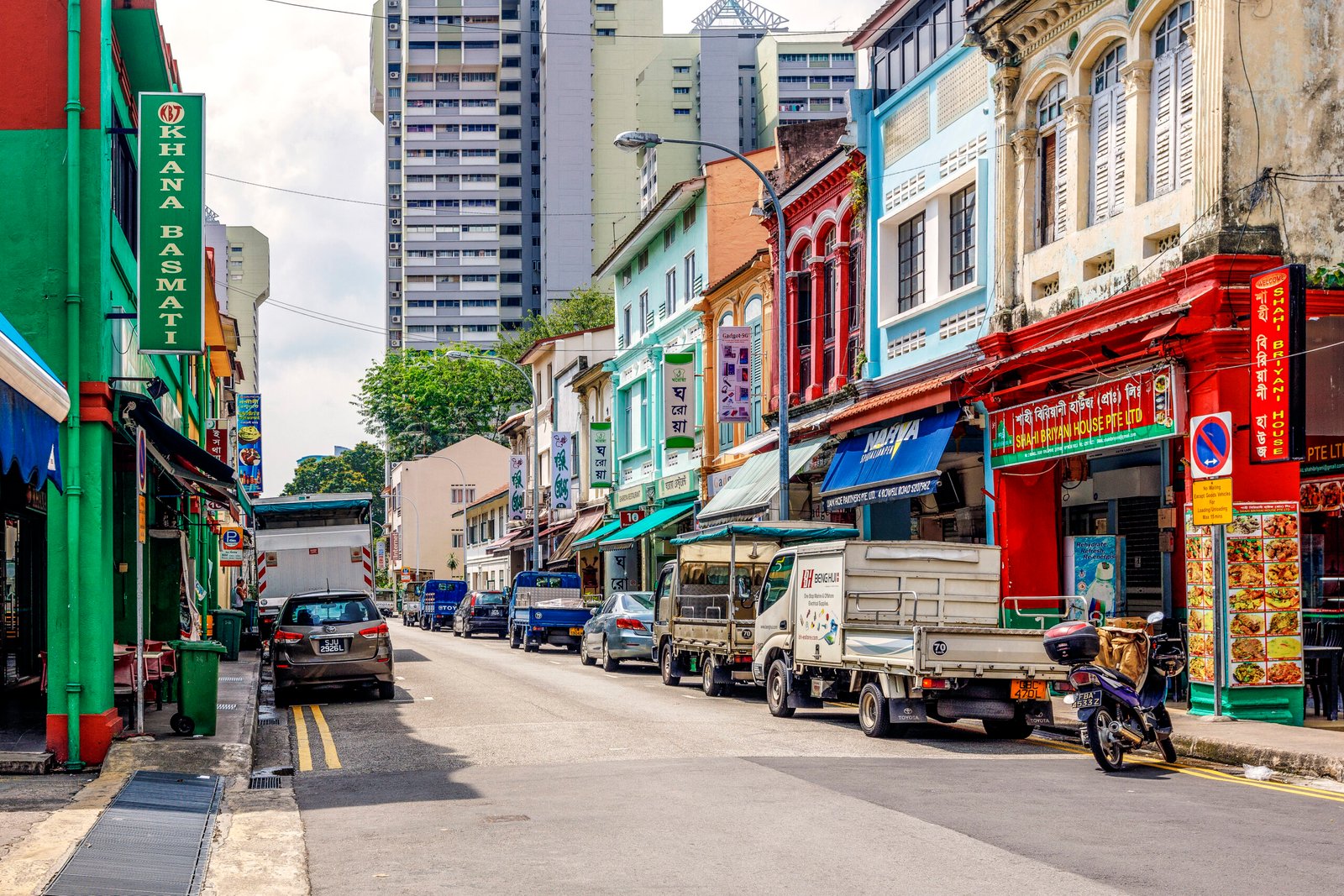 view-colourful-arab-street-kampong-glam-district-singapore